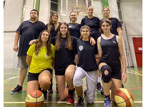 Eibar Saskibaloiako emakumezkoen senior taldeak historiako lehen partidua jokatuko du bihar