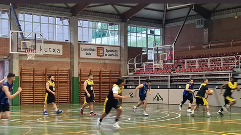 Eibar Saskibaloiko lehen taldeak saskiratze batengatik galdu zuen liderrarekin Ipuruan