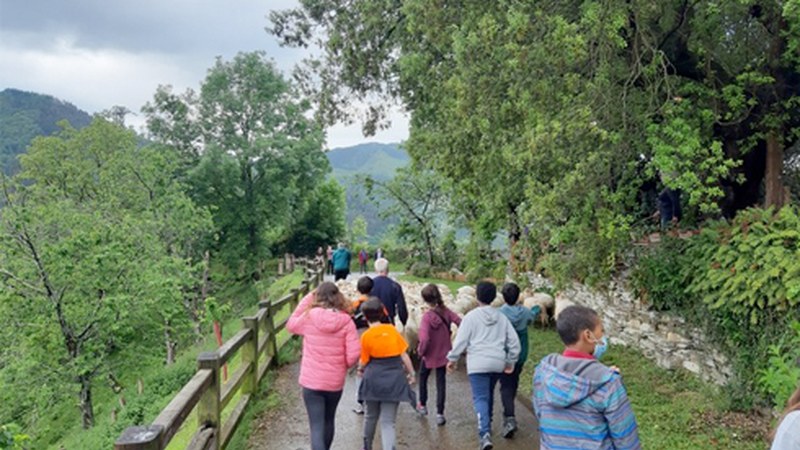 Eibarko 300 ikasle inguruk hartu dute parte 'Basarrixa Urretik' programan, landa-ingurunearen balioak hirira gerturatzeko