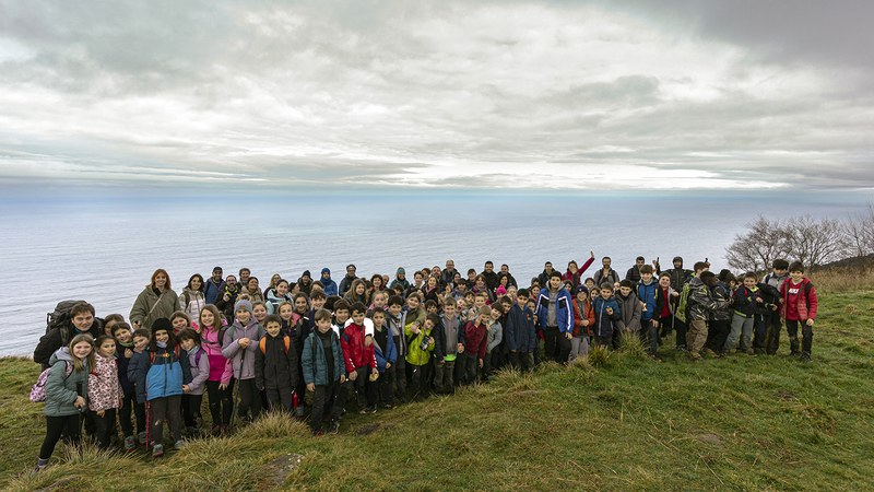Eibarko 78 haur joan ziren oinez Oriotik Igeldora domeka goizean