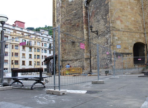 Eibarko Bizikleta plaza konpontzen hasi dira