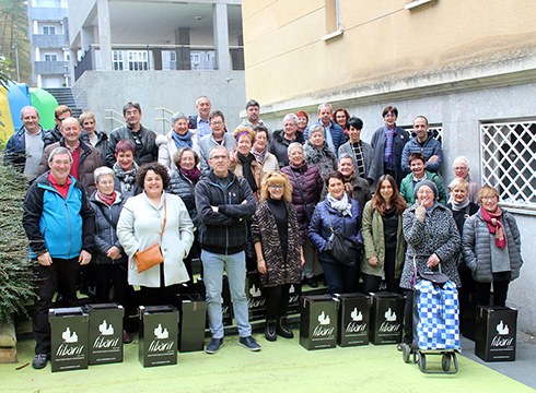 Eibarko Dendarien Elkartearen 40 otarrak gaur eguerdian banatu dituzte