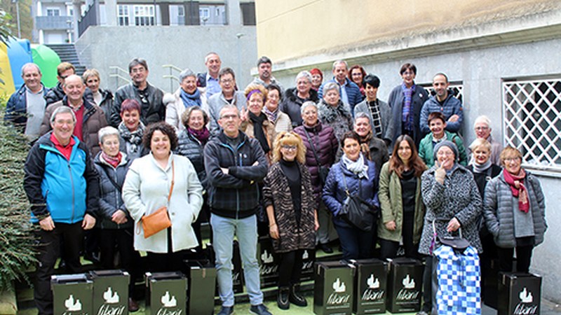 Eibarko Dendarien Elkartearen 40 otarrak gaur eguerdian banatu dituzte