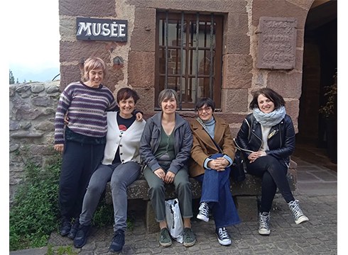 ‘Eibarko emazteen aztarnak’ erakusketa Donibane Garaziko apezpikuen presondegian