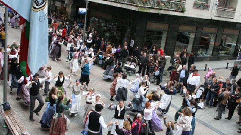 Eibarko Euskal Jaixa, urrezko ezteien bezperan