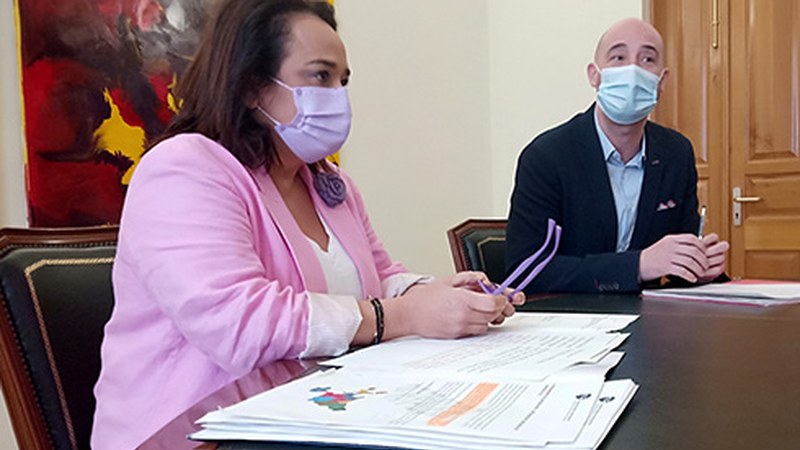 Eibarko garraio publikoa hobetzeko hitzarmena sinatu dute Udalak eta Foru Aldundiak