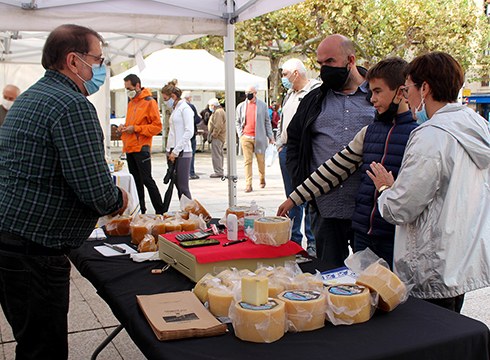 Eibarko Gazta Azoka egingo da domeka goizean Untzagan, eskualdeko gaztagileekin