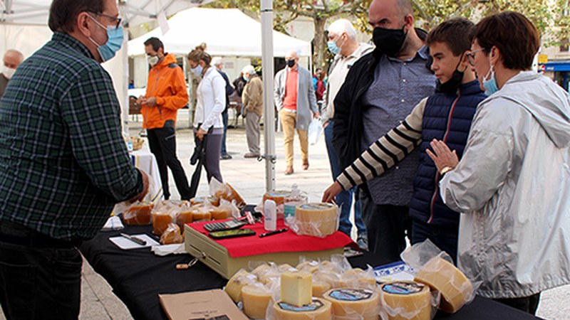 Eibarko Gazta Azoka egingo da domeka goizean Untzagan, eskualdeko gaztagileekin