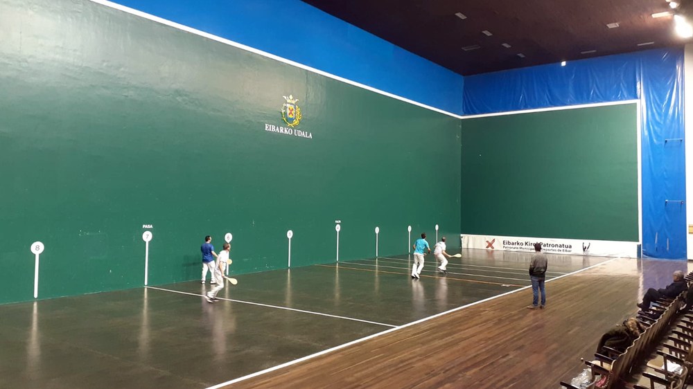 Eibarko gomazko pala txapelketako 3. edizioa finaletarako bidean dago honezkero