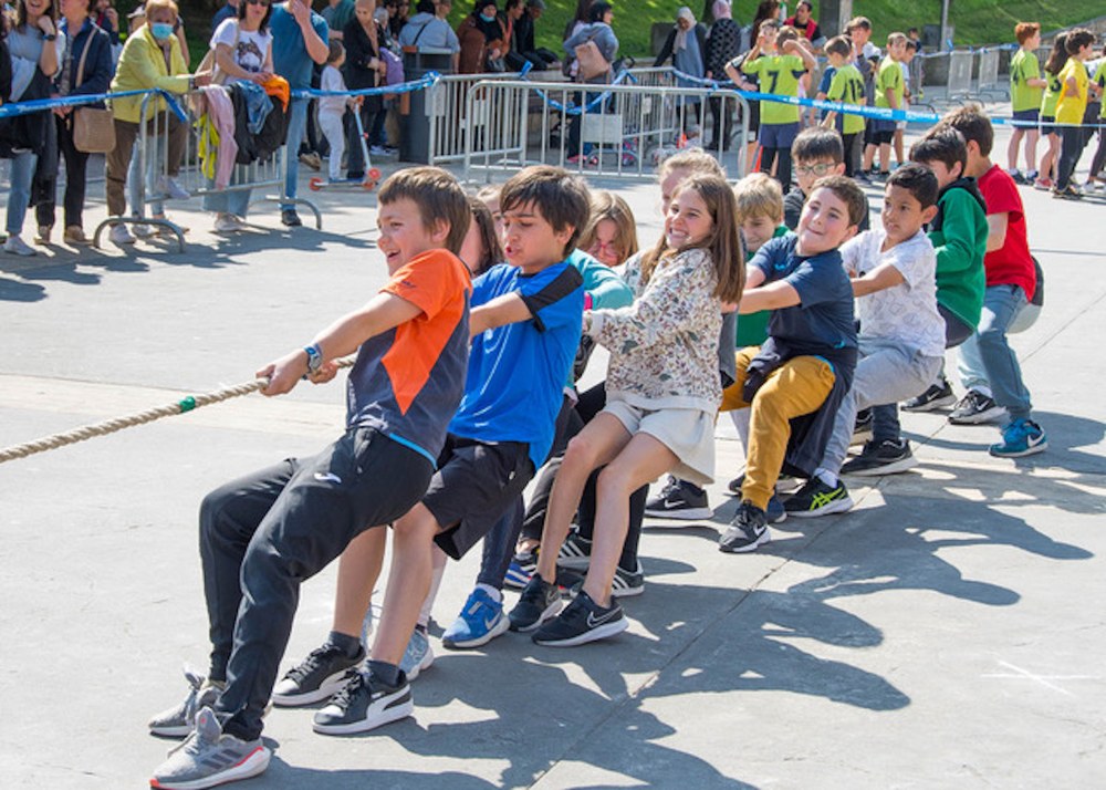 Eibarko Guraso Elkarteek mezu bateratua zabaldu dute familien artean Eskola Kirolaren egoera larria azaltzeko
