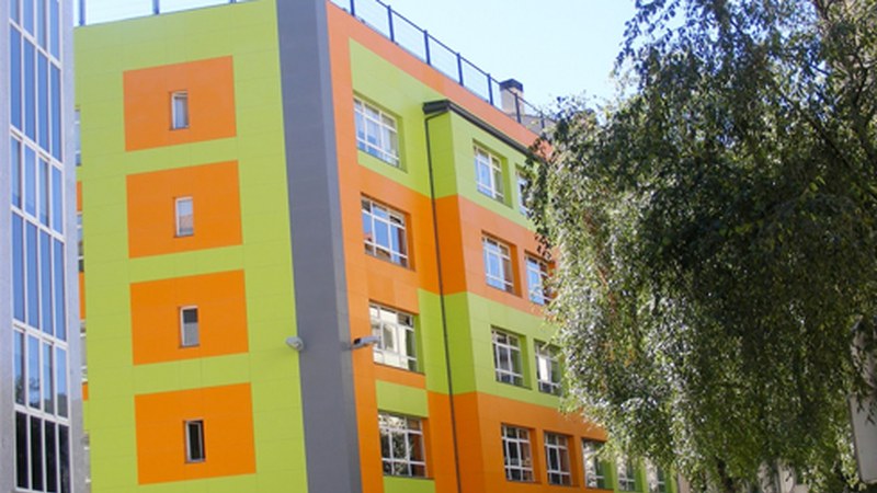 Eibarko ikasleak ikastetxe barruan egongo dira, patiora irten gabe