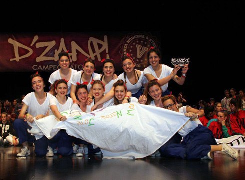 Eibarko "Intruders" taldeak saria jaso du D'zanp dantza lehiaketan