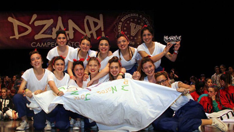 Eibarko "Intruders" taldeak saria jaso du D'zanp dantza lehiaketan