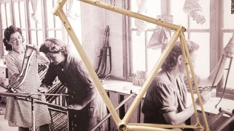 Eibarko iragan industrialean emakumeek izandako papera argazki bitartez aztertuko dute bihar