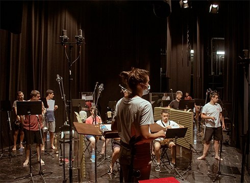 Eibarko kantu zaharrekin diskoa grabatzen ari da Ustekabe txaranga, udazkenean kaleratzeko