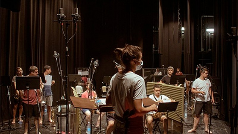 Eibarko kantu zaharrekin diskoa grabatzen ari da Ustekabe txaranga, udazkenean kaleratzeko