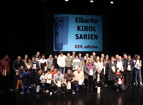 Eibarko Kirol Sariak banatuta agurtu dugu urtea