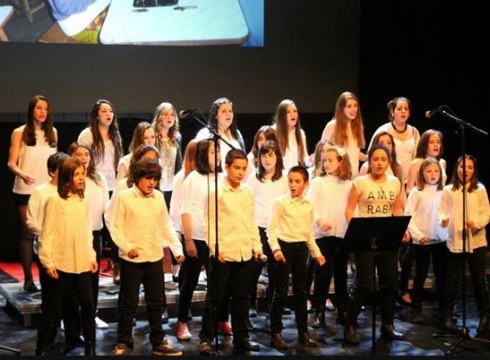 Eibarko Koro Gazteak mutilak behar ditu