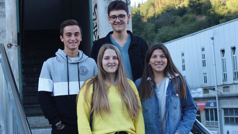 Eibarko Koro Gazteko Beñat, Iker, Oihane eta Garazi: "Hilaren 19an gure musikala Ermuko Antzokian aurkeztuko dugu. Animatu!"