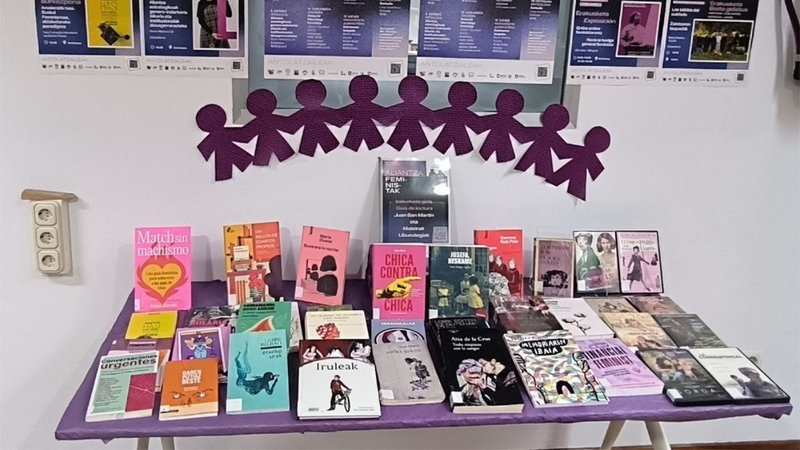 Irakurketa Gida Feminista sortu dute Eibarko liburutegiek eta M8 lantaldeak