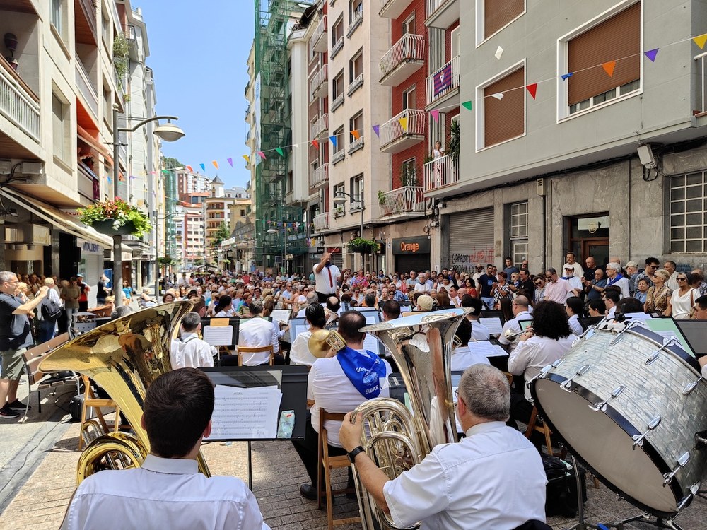 Eibarko Musika Bandak agur esango dio kaleko kontzertuen denboraldiari igande honetan