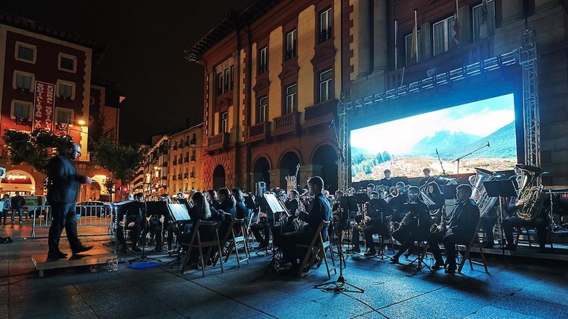 Eibarko Musika Bandak ikuskizun bikaina eskaini zuen ‘Eraztunen jauna’ sagaren musikarekin