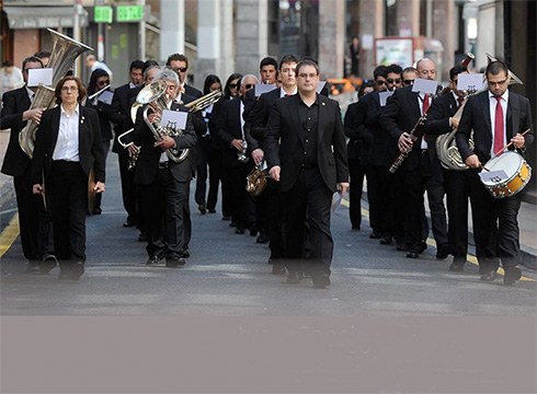 Eibarko Musika Bandak kalejira eta kontzertua eskainiko ditu domeka eguerdian
