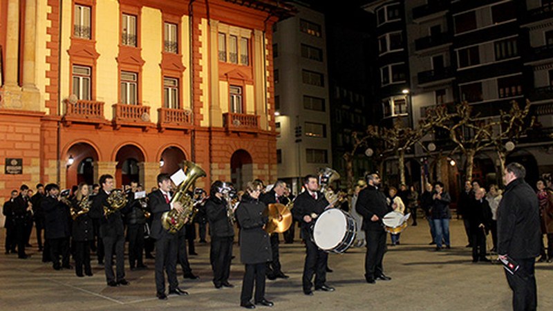 Eibarko Musika Bandak kantu paperak banatuko ditu Santa Zezilia serenatarako