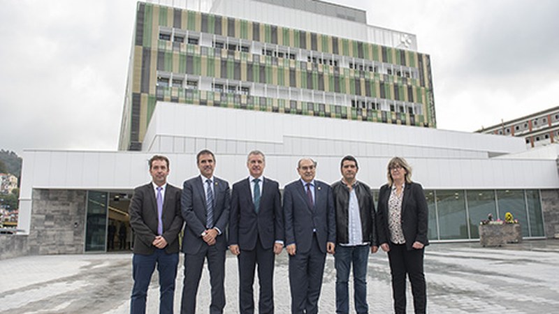 Eibarko Ospitalea inauguratu dute gaur goizean, baina astelehenean hasiko da martxan