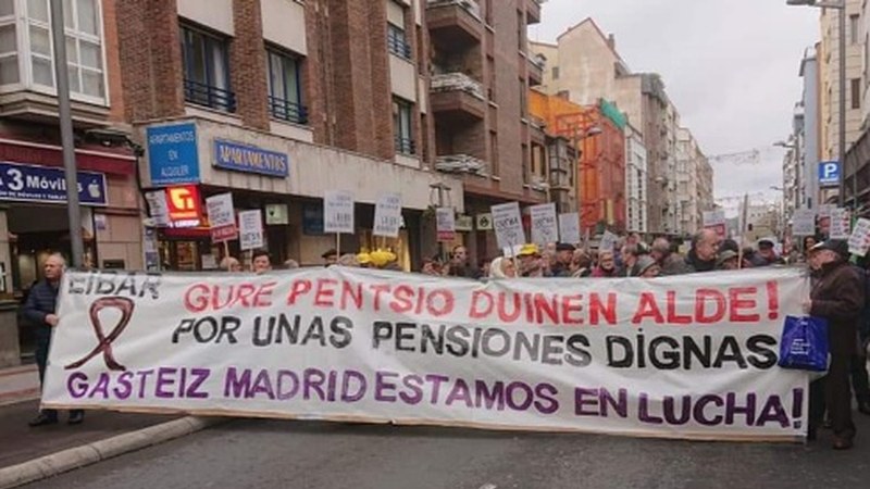 Eibarko pentsiodunak ere Gasteizen egon dira, 1.080 euroko pentsioak eskatzen