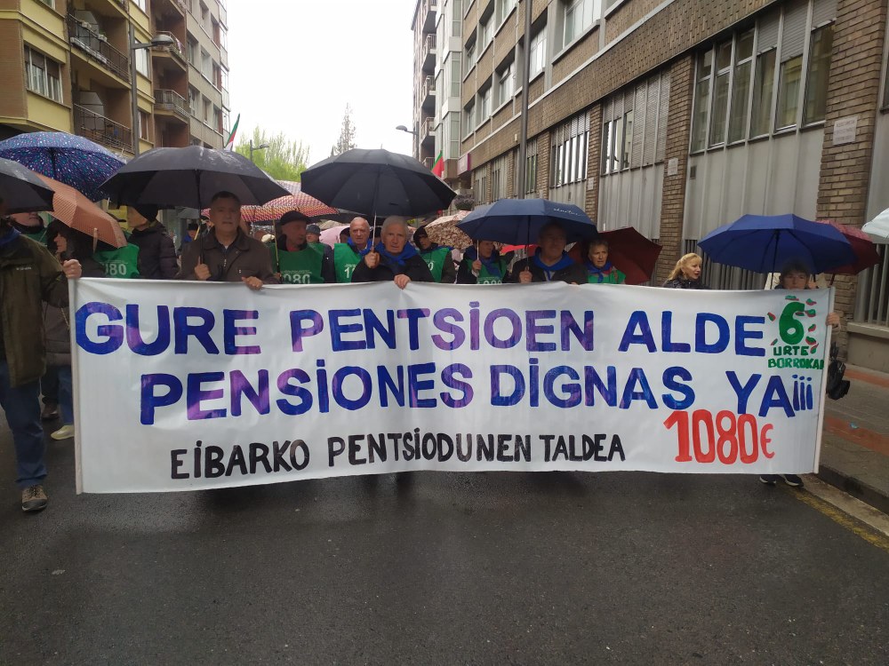Eibarko Pentsiodunak Gasteizen izan dira pentsio duinak aldarrikatzeko