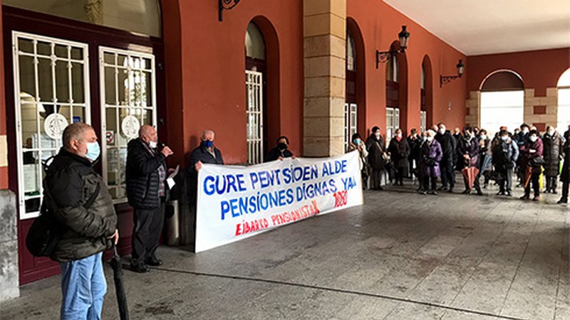 Eibarko pentsiodunek azken hiru urteotako aldarrikapenak egin dituzte gaur ere