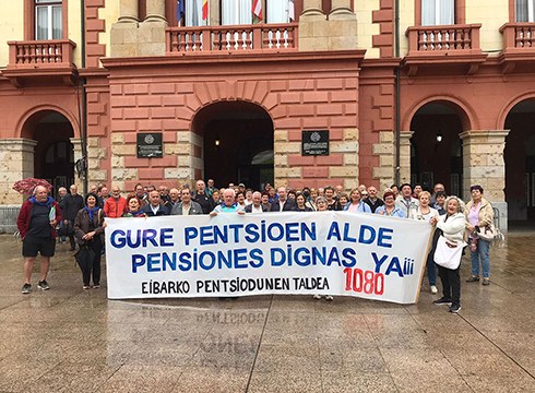 Eibarko pentsiodunek elkarretaratzea deitu dute gaur eguerdirako