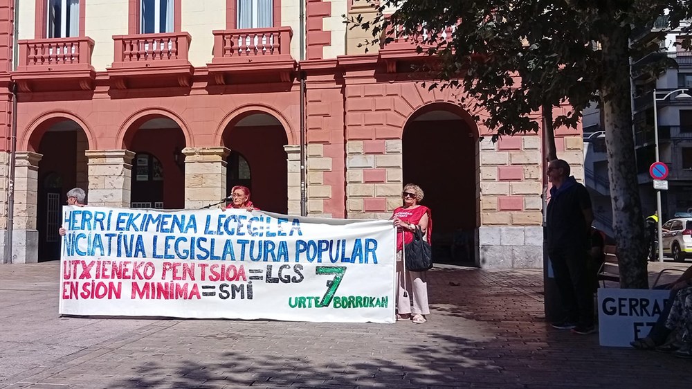 Eibarko pentsiodunek ikasturte berriko lehen kontzentrazioa egin dute gaur