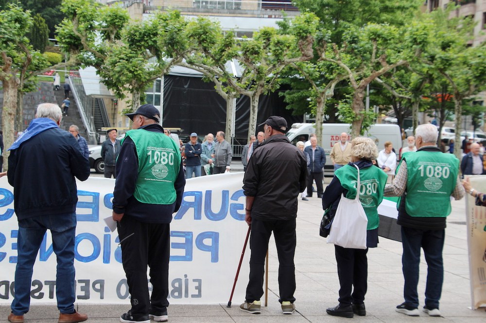 Eibarko Pentsionista Taldeak eguenean Legebiltzarraren aurrean egingo den mobilizazioan parte hartzeko deia egin du