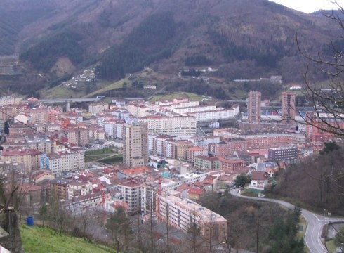 Eibarko Plan estrategikoa gazteleraz baino ez dela egingo salatu du …eta kitto! Euskara Elkarteak