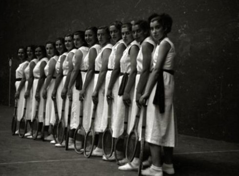 Eibarko raketistak eta pelotariak Gernikako Euskal Herria Museoaren erakusketan