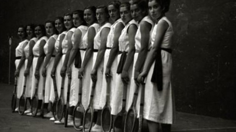 Eibarko raketistak eta pelotariak Gernikako Euskal Herria Museoaren erakusketan