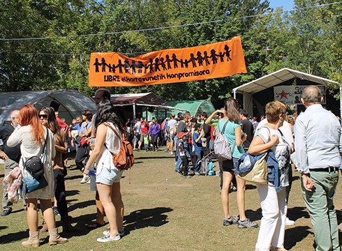 Eibarko sozialistek eta jeltzaleek txosna solidario bana zabalduko dute Arrate egunean