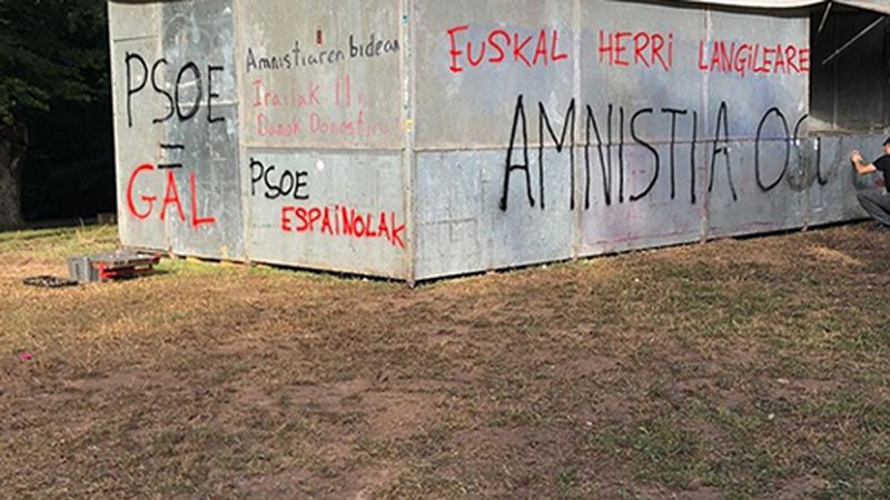 Eibarko Sozialisten txosnaren kontrako erasoa gogor gaitzetsi dute