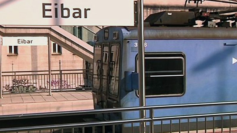 Eibarko trenbidean mantentze-lanetan ari ziren bi langile zauritu dira