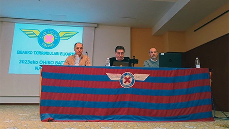 Eibarko Txirrindulari Elkarteak batzar orokorra egin zuen zapatuan