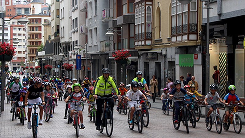 Eibarko Txirrindularien Elkarteak antolatuta Bizikleta Eguna ospatu zen atzo goizean