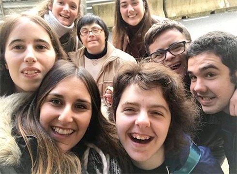 Eibarko Txolarteak begirale boluntarioak behar ditu aisialdirako jarduerekin laguntzeko