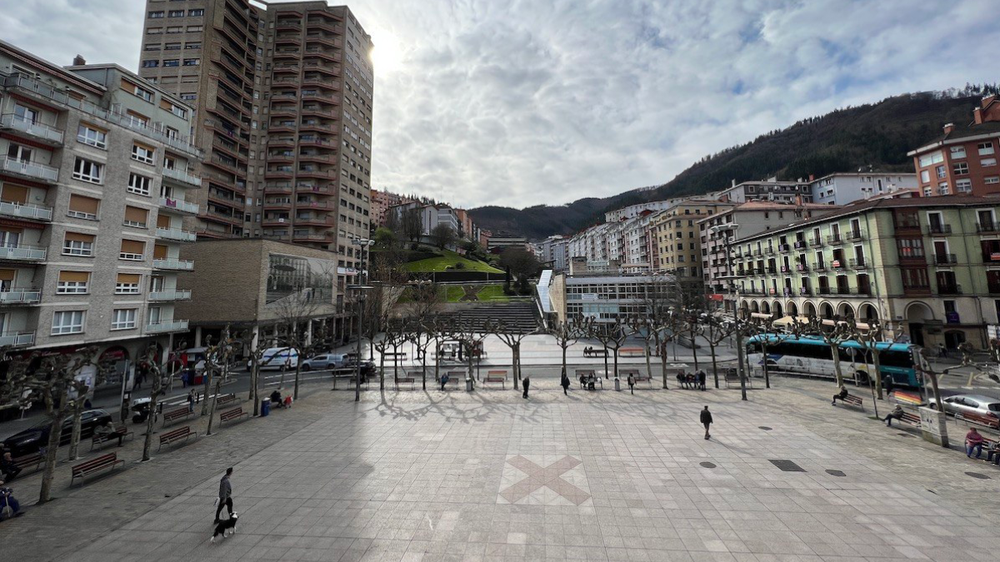 Eibarko Udalak 214 txosten tramitatu ditu ezohiko erregularizazio-prozesuaren lehen egunetan