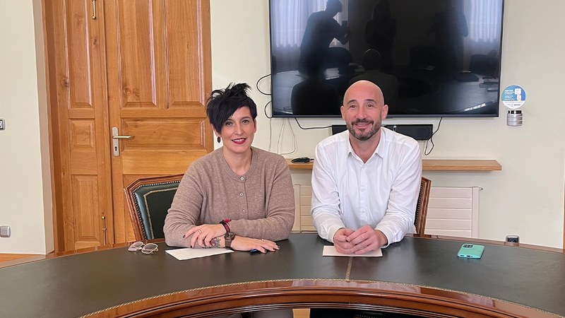 Eibarko Udalak adinekoentzako tutoretzapeko apartamentuak eraikiko ditu