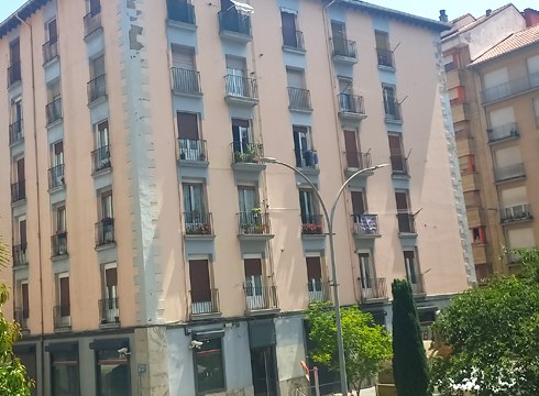 Herriko etxebizitzen fatxadak eraberritzeko eta igogailuak jarri edo aldatzeko 190.000 euro jarriko ditu Eibarko Udalak