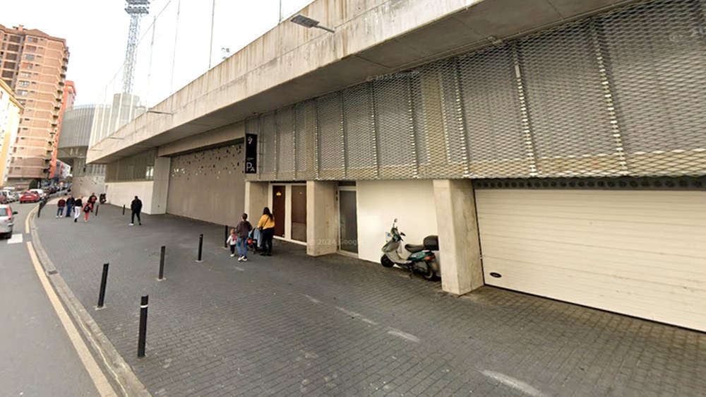 Eibarko Udalak lehiaketara aterako ditu Ipuruako aparkalekuak, Anexoko eraikinean