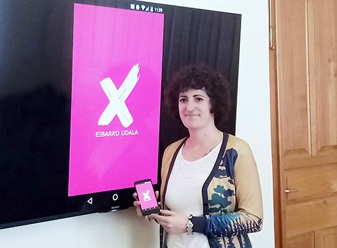 Eibarko Udalak mugikorrentzat aplikazio berria sortu du, "herritarrekin komunikazioa errazteko"