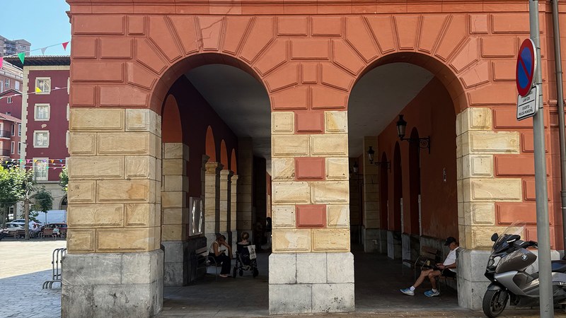 Eibarko Udalak udaletxeko arkuak zabaldu ditu, EAJren udal taldeak eskatuta